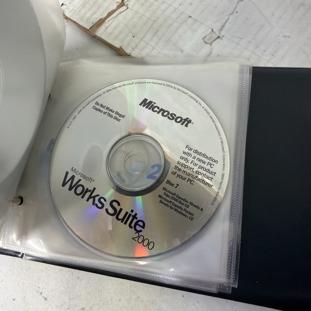 Microsoft Works Suite 2000 - Complete 7 Disc PC CD-ROM & Gateway Library Set