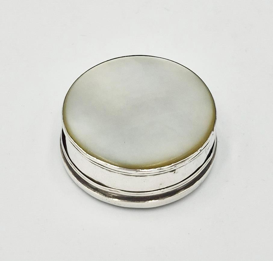 FINE GEORGIAN SOLID SILVER PIQUE WORK PATCH BOX c1760