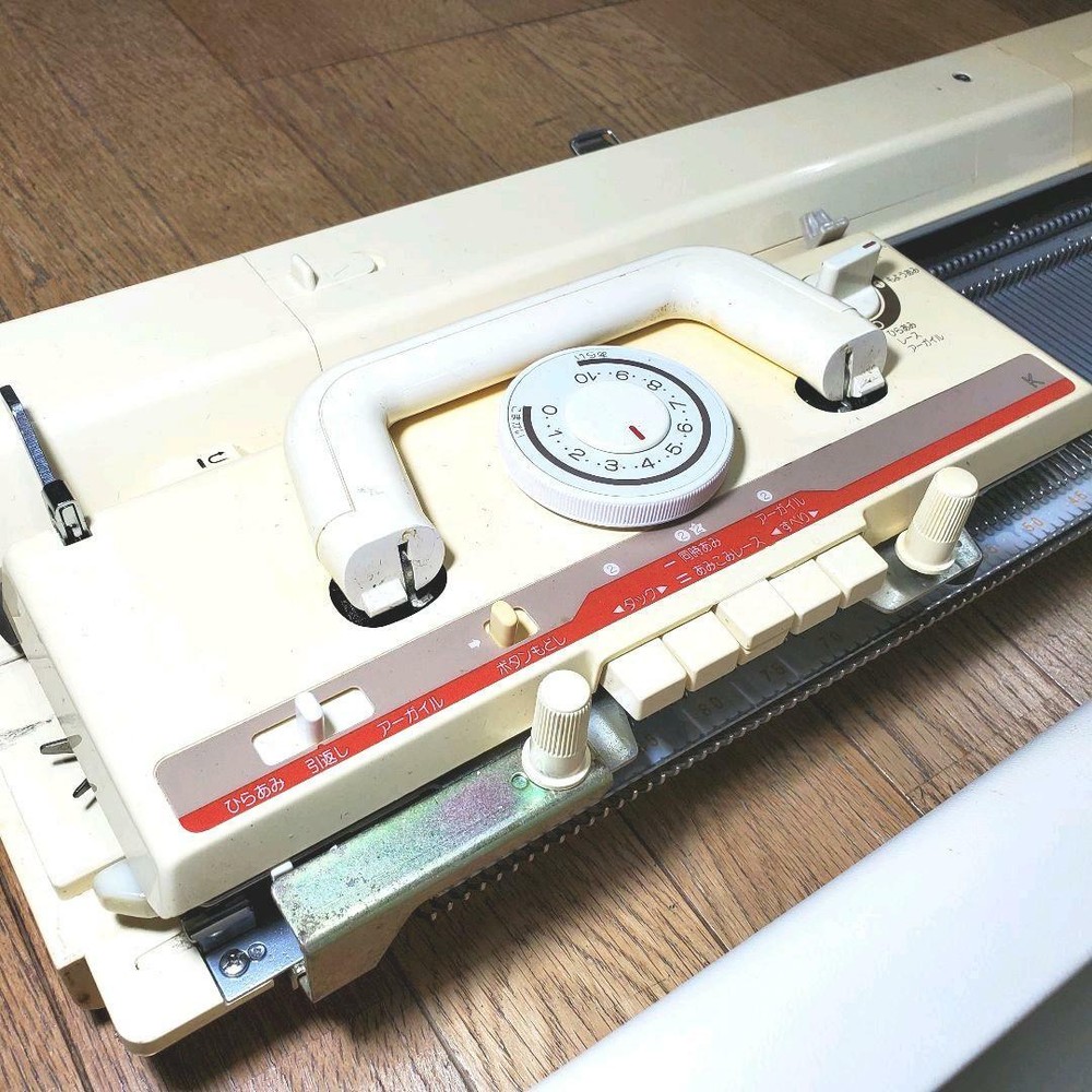 Brother KH-930 Knitting Knitleader Machine with case