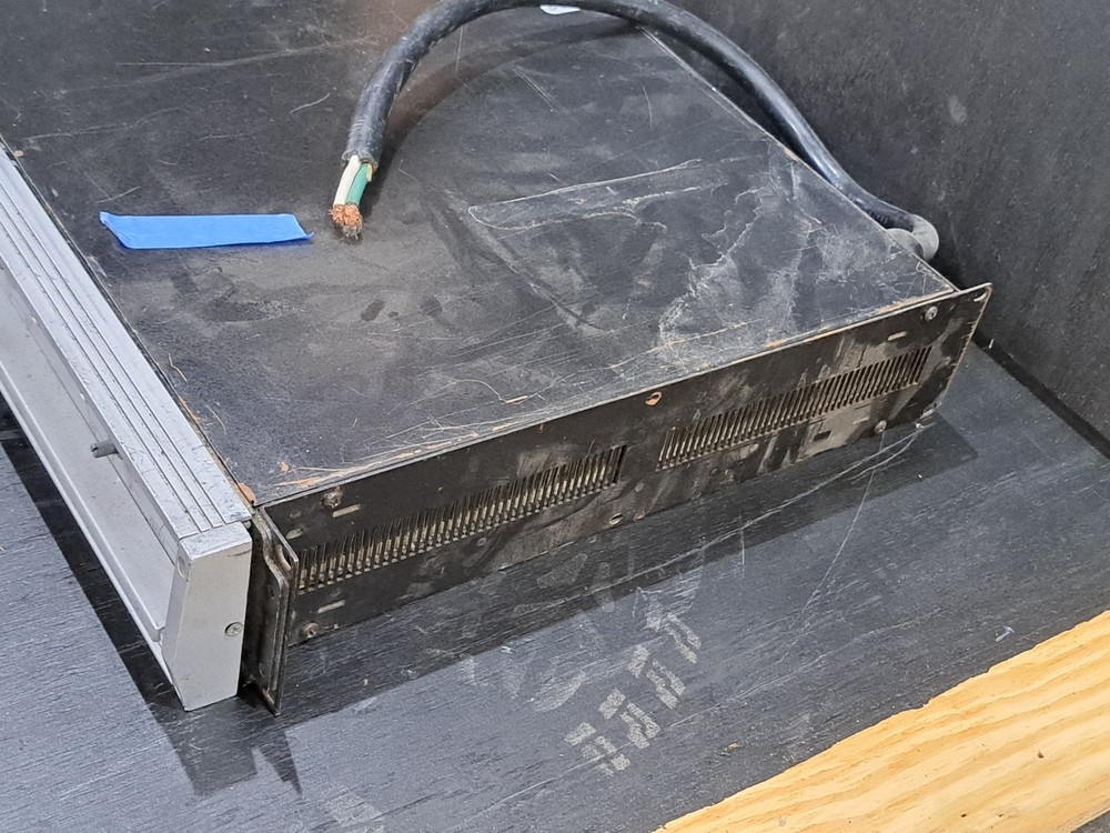 Crown Macro-Tech 2400 2-Channel Power Amplifier