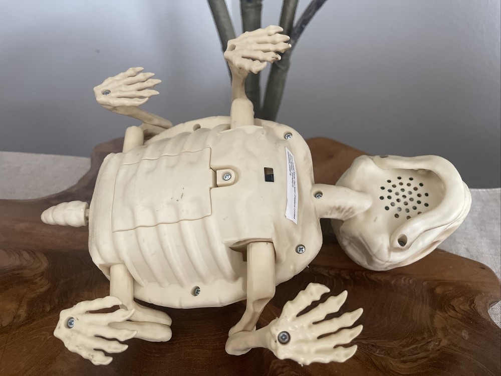 Pac Halloween Animated Turtle Skeleton Eyes light up & Crawling