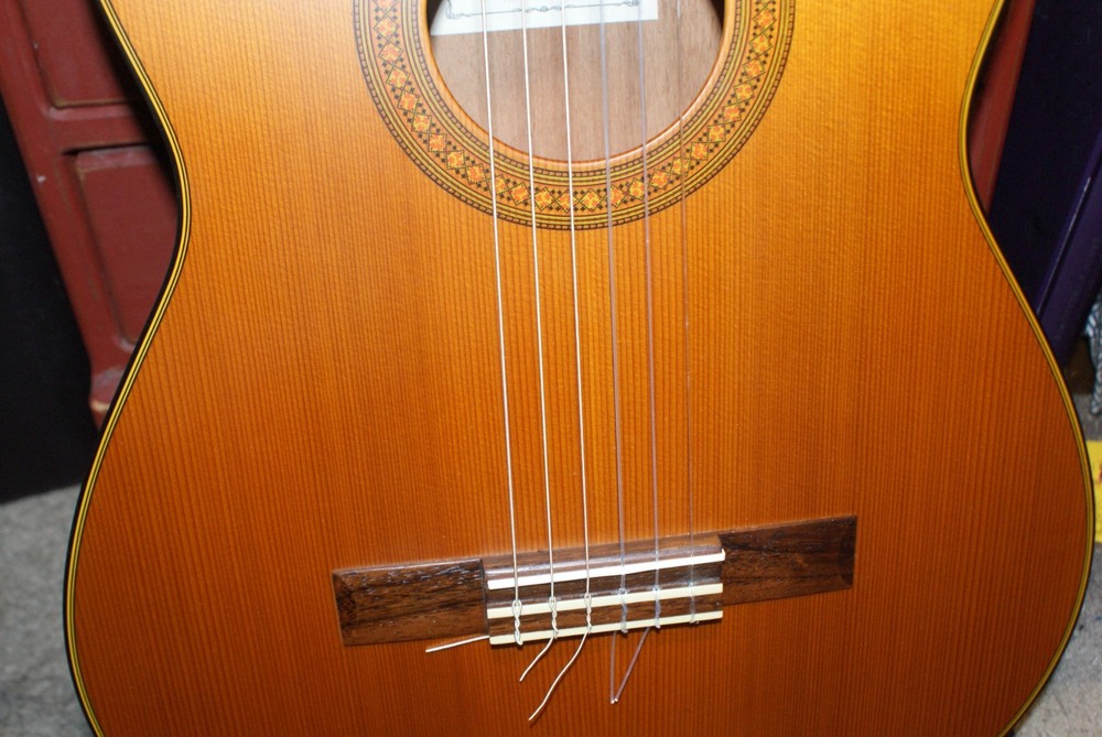 YAMAHA CG122MC Classical Guitar - Cedar top