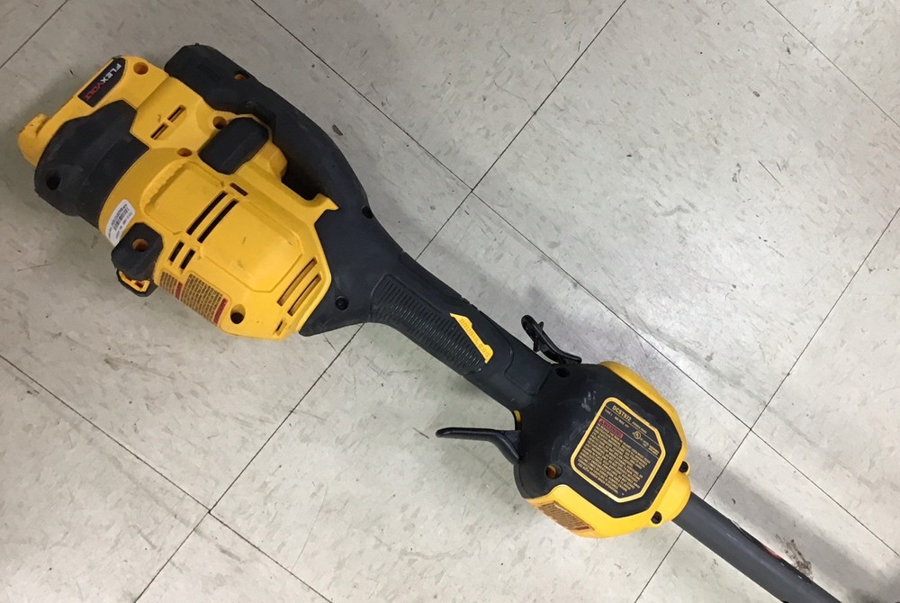 DEWALT Brushless Attachment Capable String Trimmer - 17" DCST972 (Tool Only)