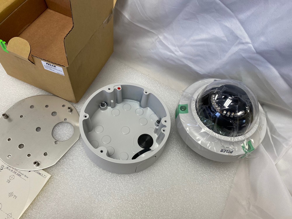 Pelco IMP219-1ERS 2MP OUTDOOR CAMERA WITH SURFACE MOUNT