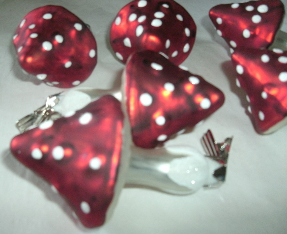 6 HANDPAINTED GLASS CLIP MUSHROOM ORNAMENTS, 4"