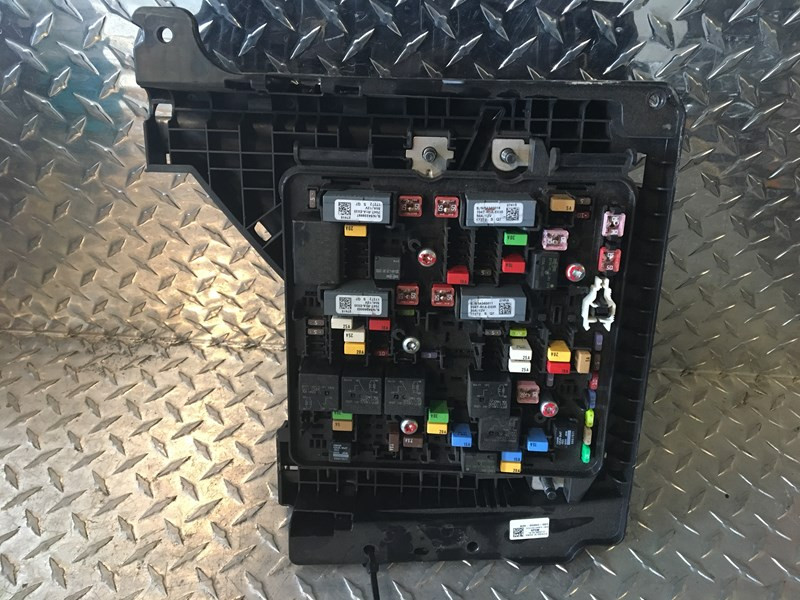 Freightliner Fuse Panel A0690283001 (628-10853)