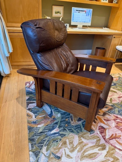 Stickley Bustle Back Bow Arm Morris Recliner. Solid oak/leather.