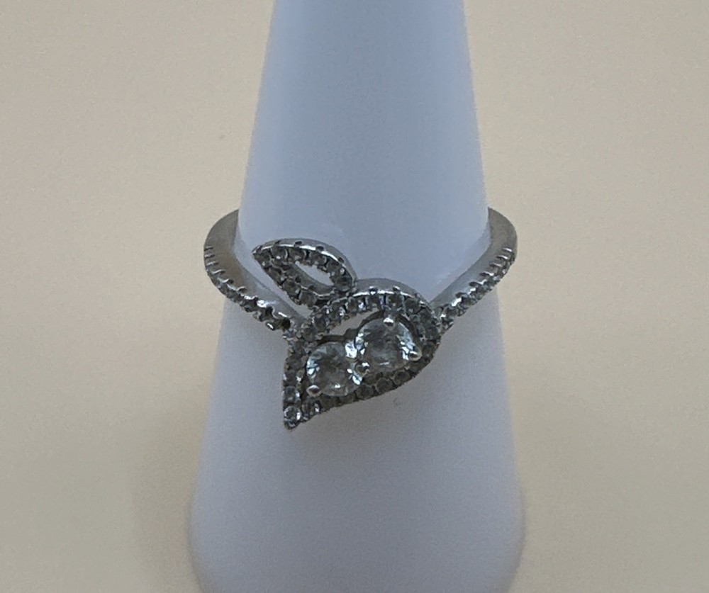 925 Sterling Silver Elegant Style CZ Ring /Size 7.5