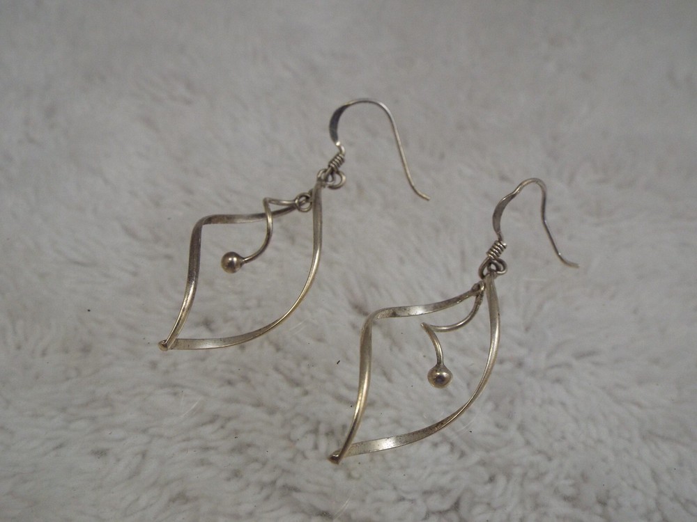 Sterling Silver Twist Pierced Earrings (B60)
