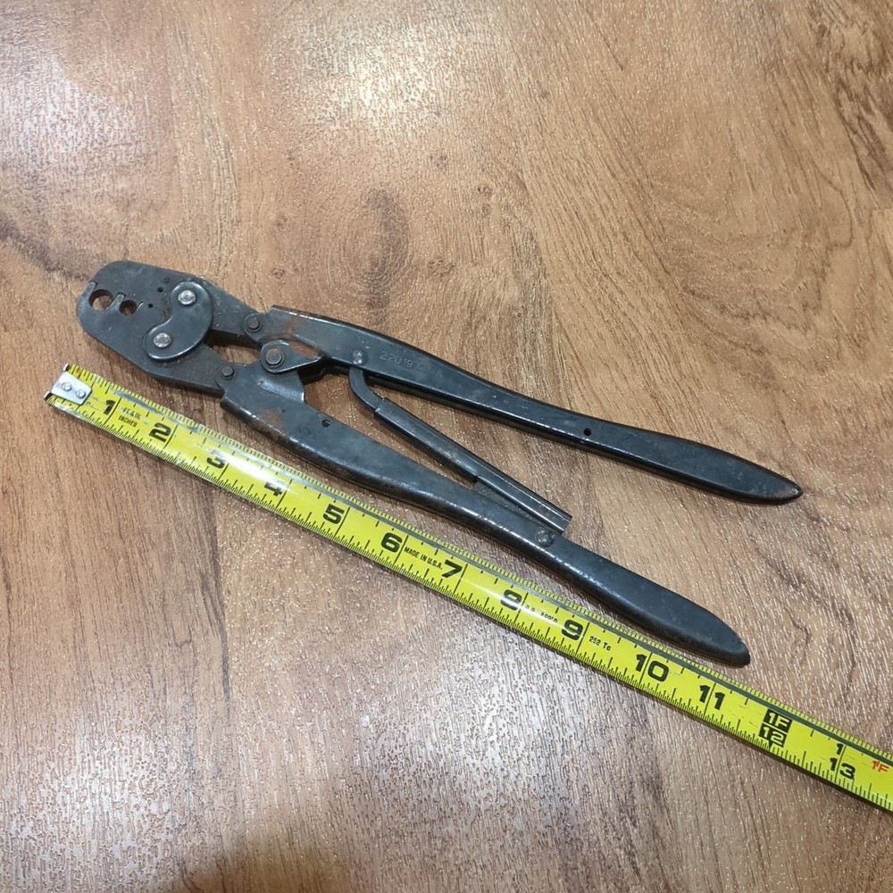 AMP 220197-1 A Crimper Hand Crimping Tool