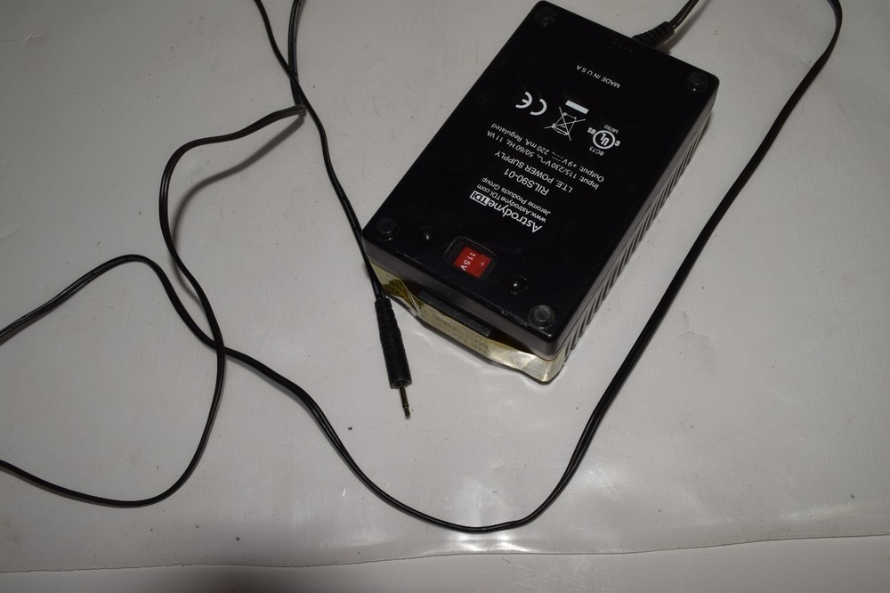 ^^ THORLABS ITEM# LDS9 POWER SUPPLY (DEC46)