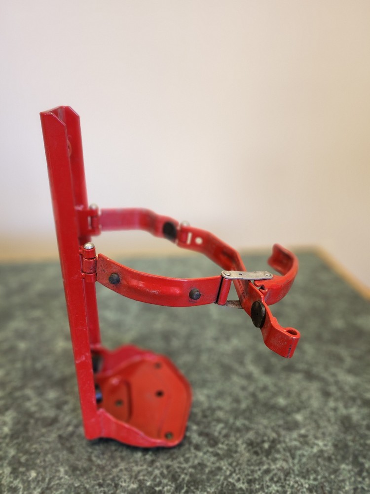 ANSUL 20E Fire Extinguisher Bracket -Missing 2 Black Stoppers