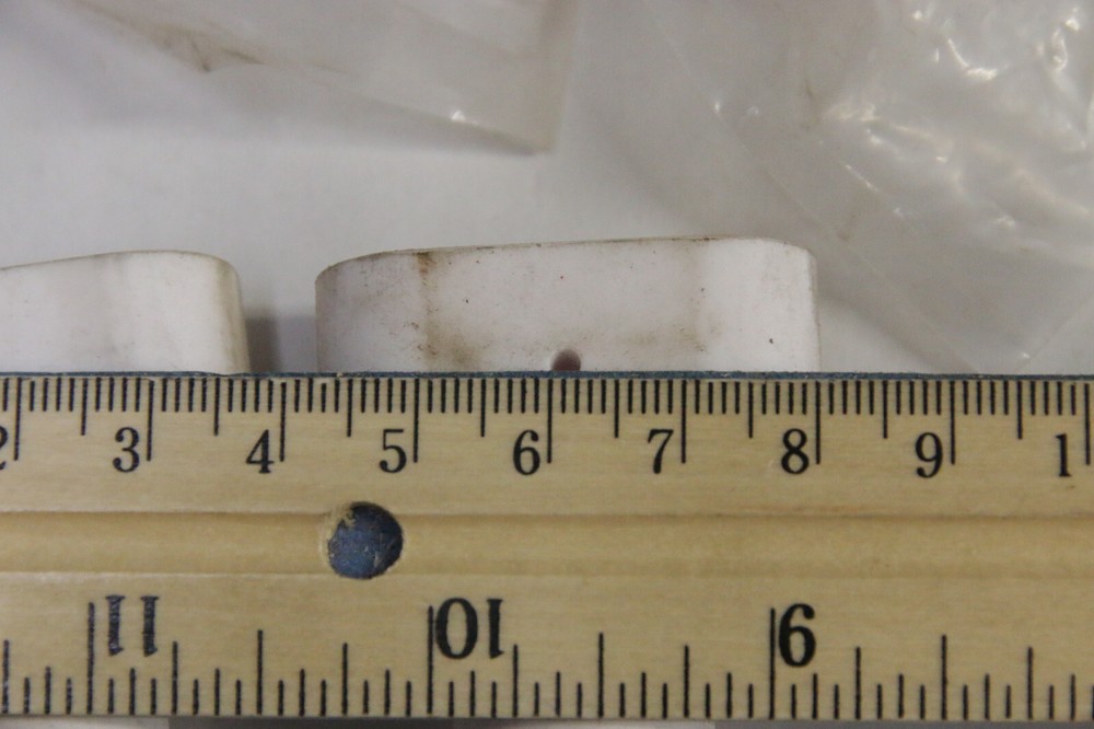 (12) Ceramic Insulators 1 1/2" "T" Shape with 2mm Through-Hole for Wire - OPEN