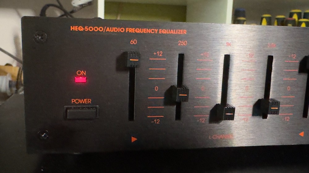 Coustic HEQ-5000 Audio Frequency Equalizer - very lightly used