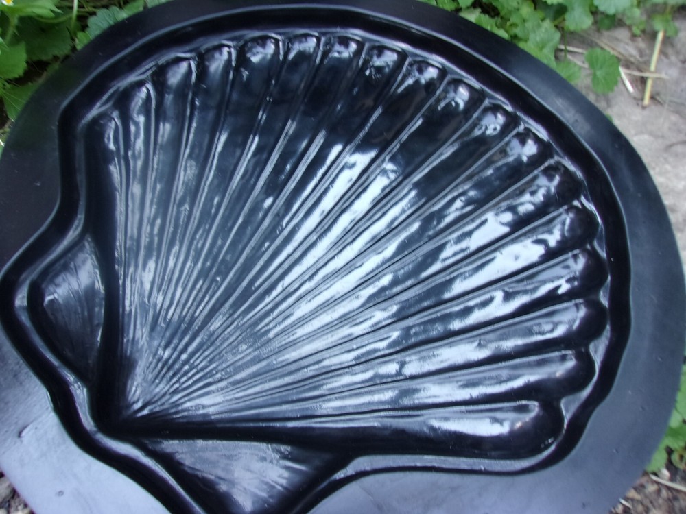 Shell stepping stone plastic mold 12" x 1" thick plaster concrete mould