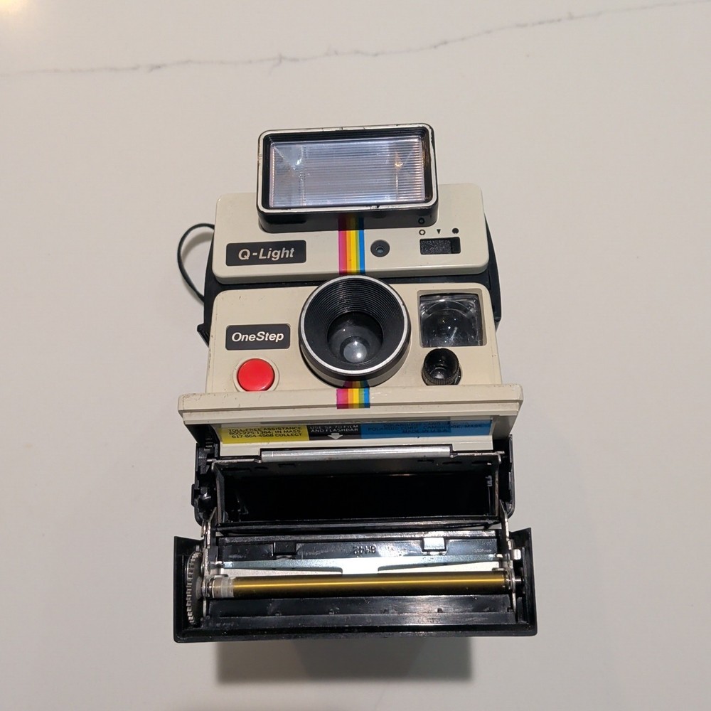 Polaroid One Step Camera With Q-Light Flash Untested