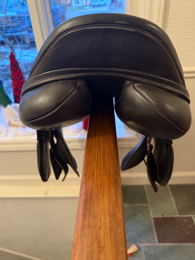 Kent and Masters 17.5” all-purpose saddle