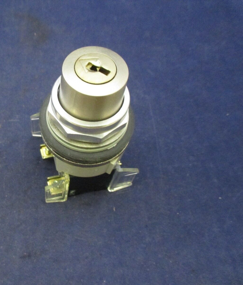 Allen Bradley 800T-H33 Selector Switch w/ Key