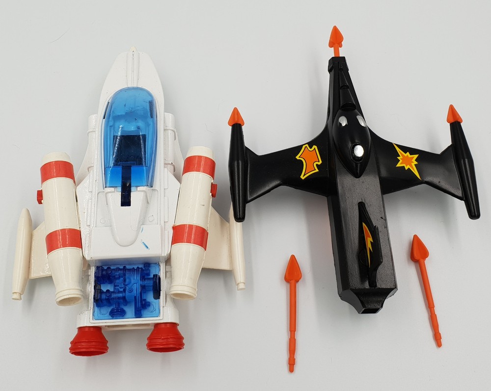 SPACE : SPACE BATTLE CRUISER & TRIDENT STARFIGHTER DINKY MODELS (DRMP)