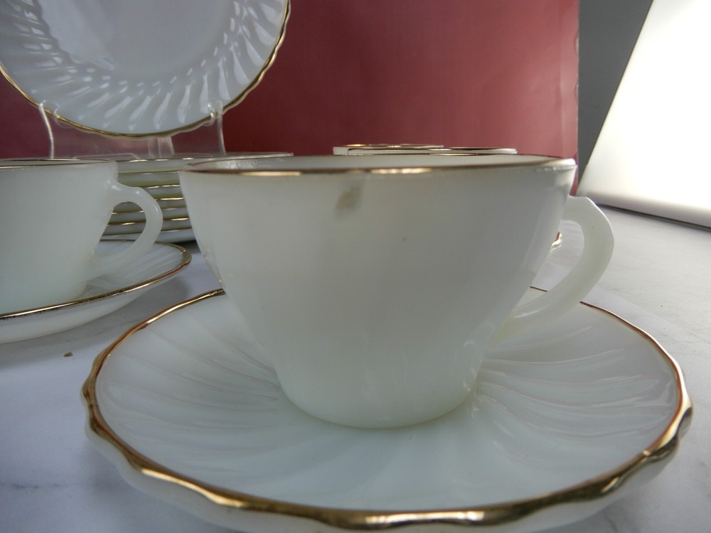 23 Piece Anchor Hocking Golden Shell Dinnerware