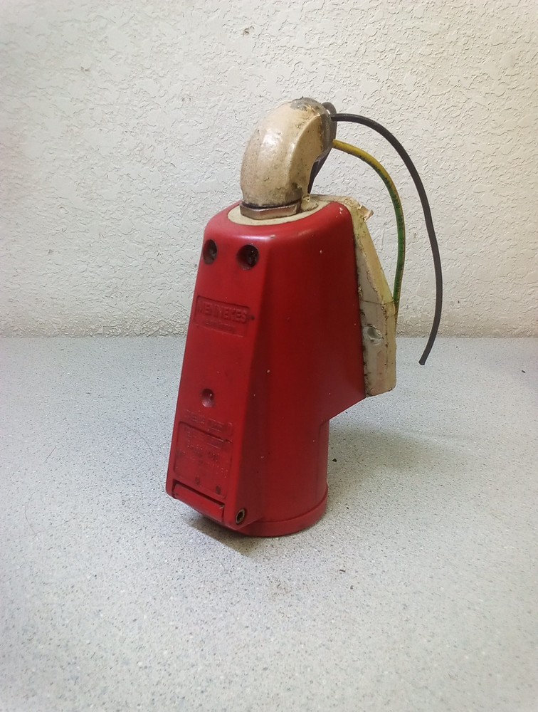 Mennekes 1268 Wall Mounted Socket 16-6h/400V