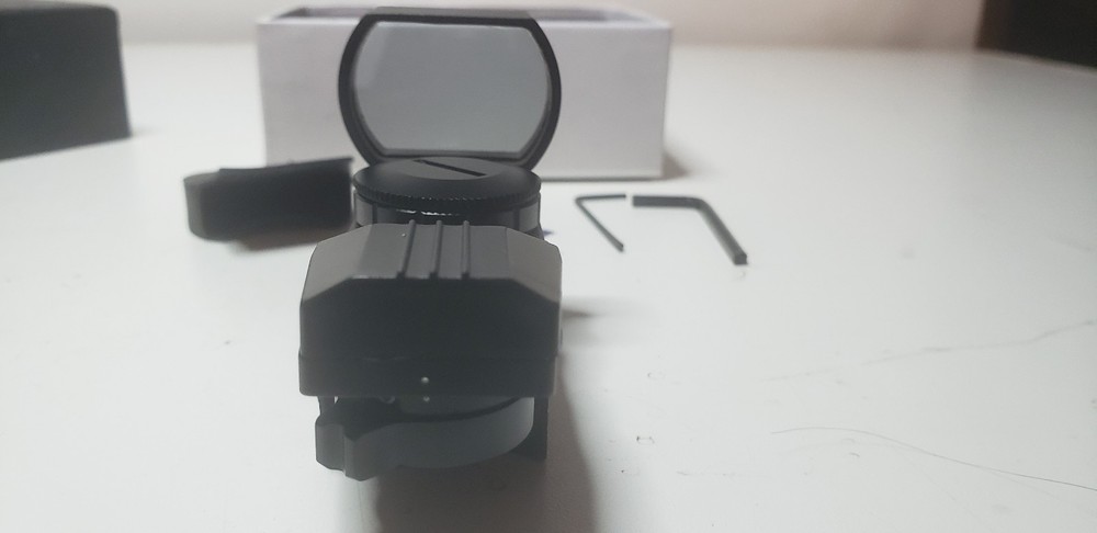 Red Dot Reflex Sight 20mm Rail Mount Adjustable Brightness w/ Tools & Box