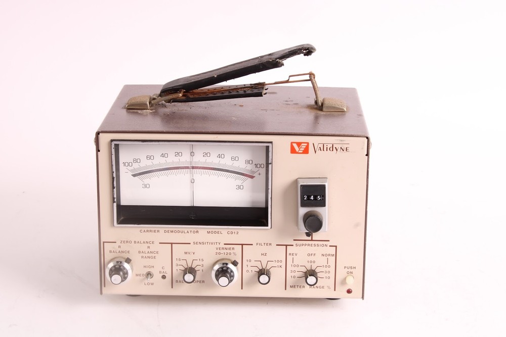 Validyne CD12 Carrier Demodulator Balance Sensitivity Vernier Analog Panel Meter