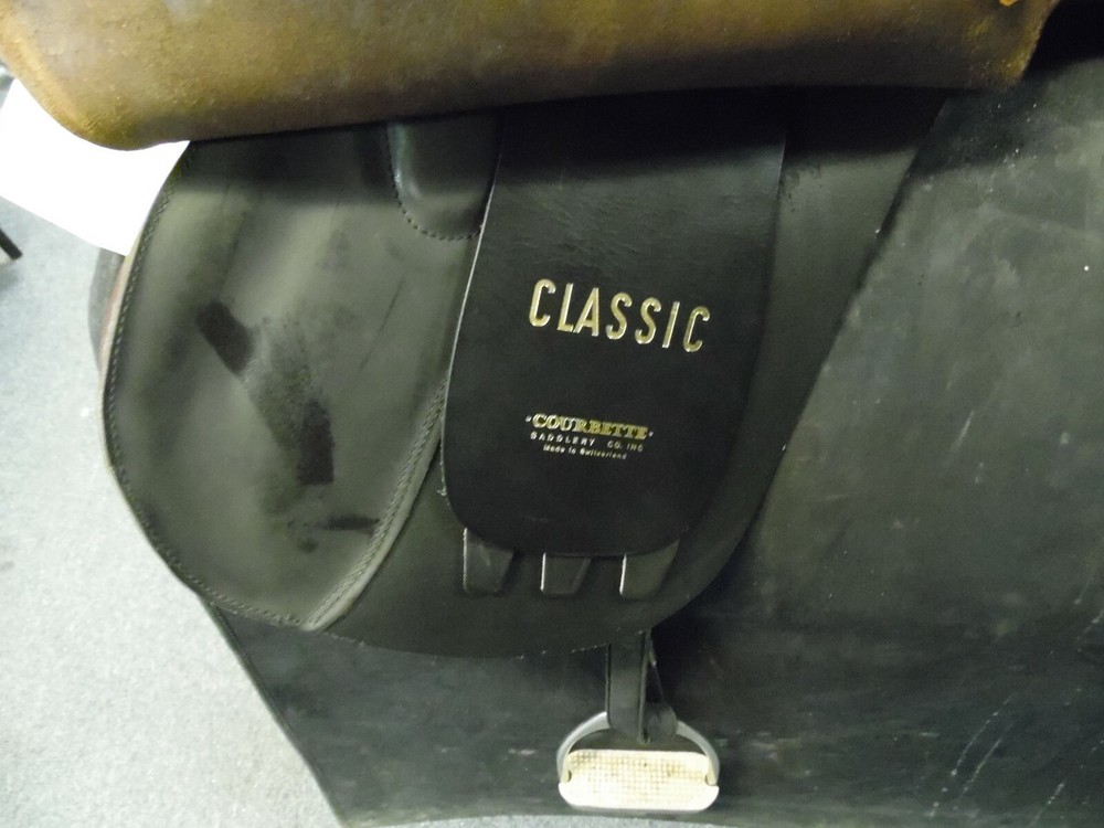 Courbette Classic All Purpose English Saddle 17" seat