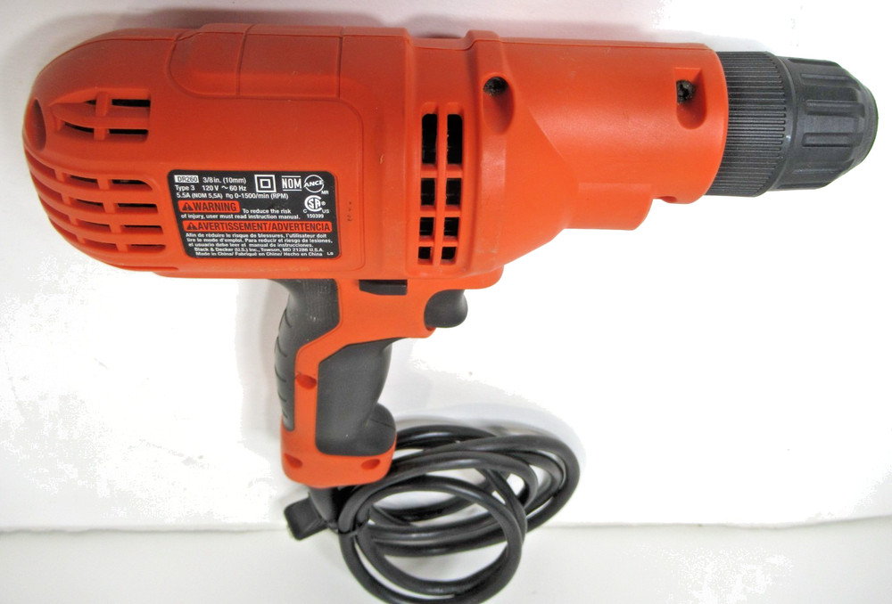 BLACK & DECKER 5.5 AMP DRILL 3/8" KEYLESS CHUCK WITH CORD & BIT