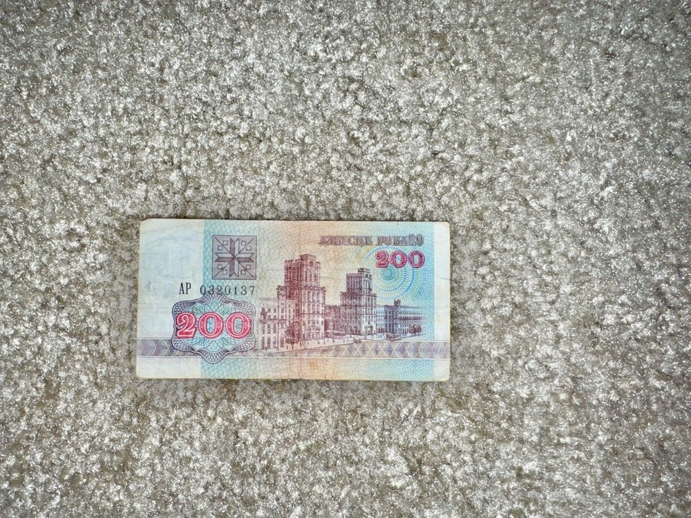 2000 Belarus 200 Roubles Note . Original. Combined Shipping. Circulated