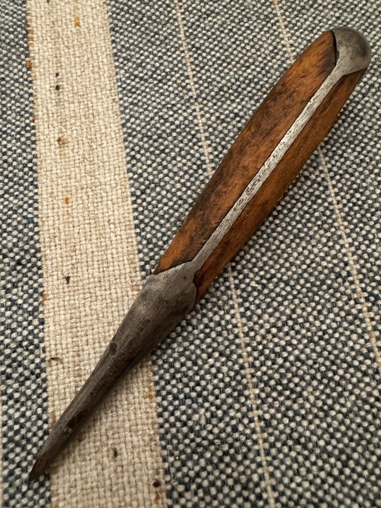 Perfect Handle Old Split Wood Screwdriver - Short - Unmarked Old