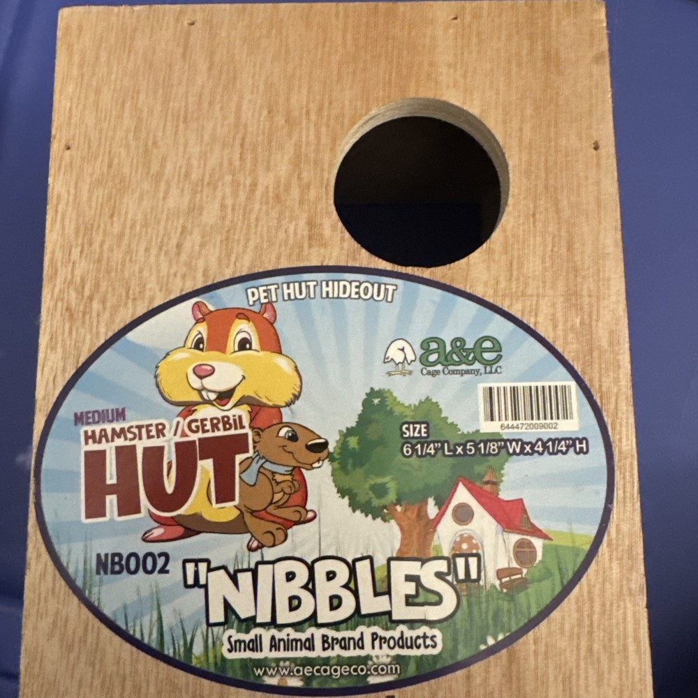 A&E Nibbles Pet Hut Hideout size medium new