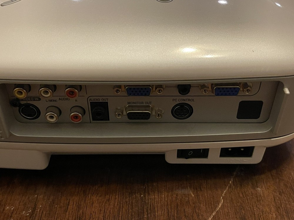 NEC Model VT470 Desktop Multimedia LCD Data Projector