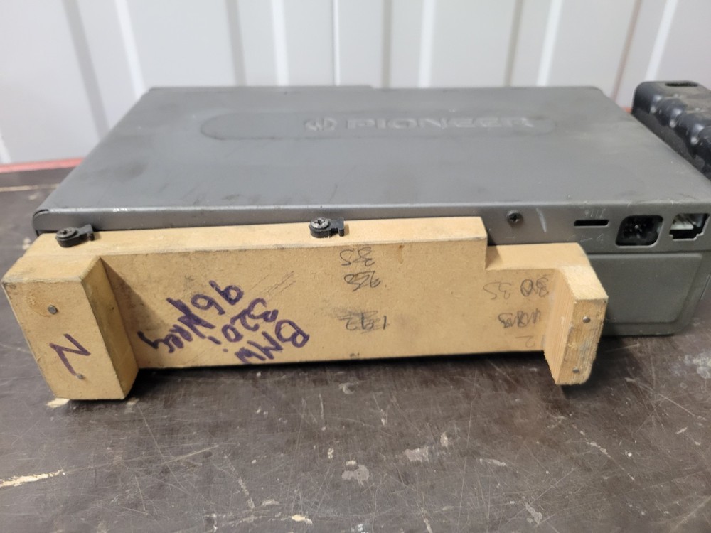 PIONEER CDX-P610 6 CD Changer - UNTESTED