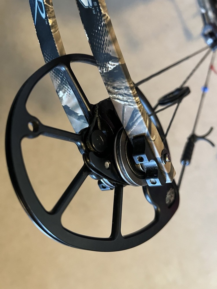 Mathews Monster Chill R Compound Bow 60 lb