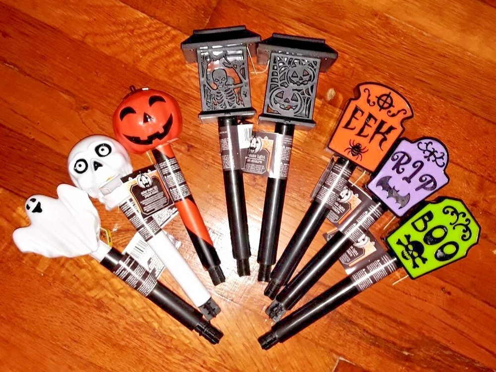 ASSORTED HALLOWEEN OUTDOOR SOLAR LIGHTS