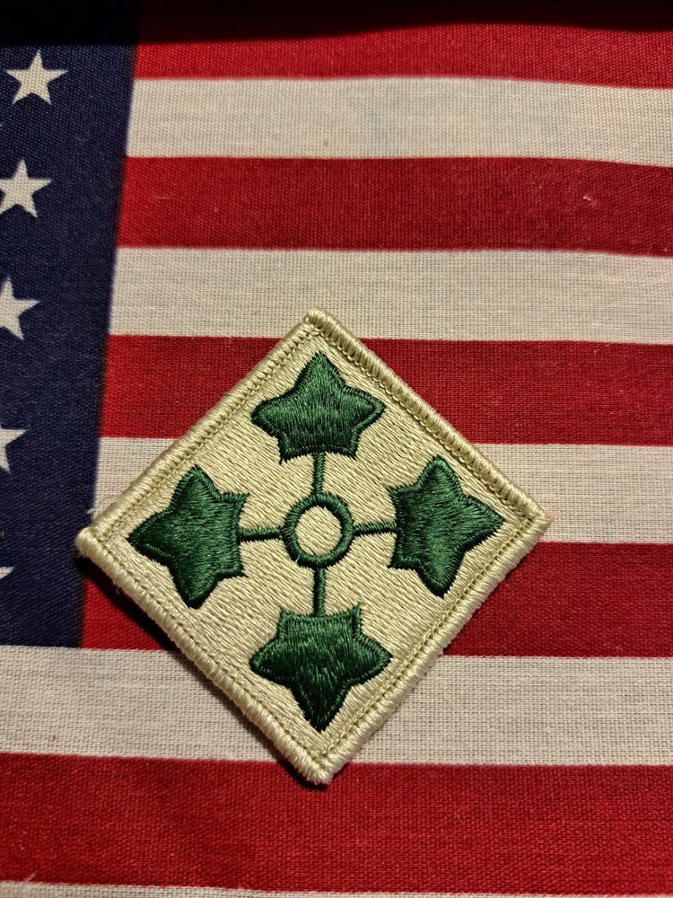 US ARMY 4TH INFANTRY DIVISION COLOR PATCH