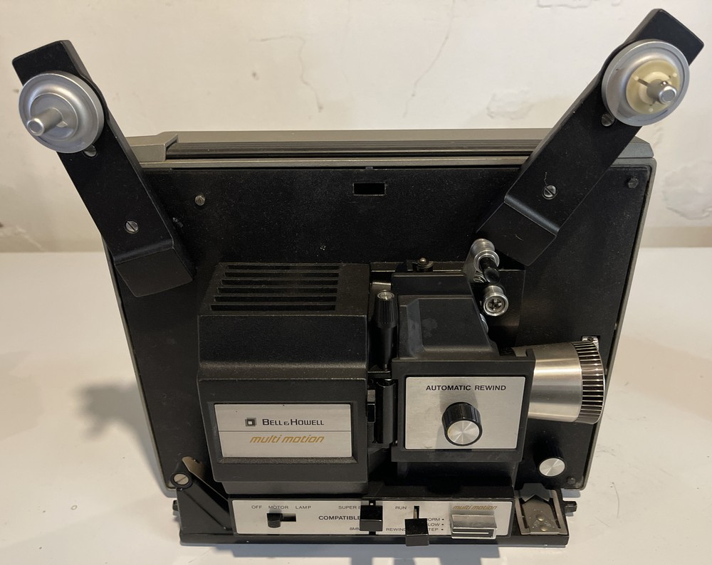 Vintage ‘70s Bell & Howell Multi Motion 467A Autoload/Auto Rewind 8mm Projector