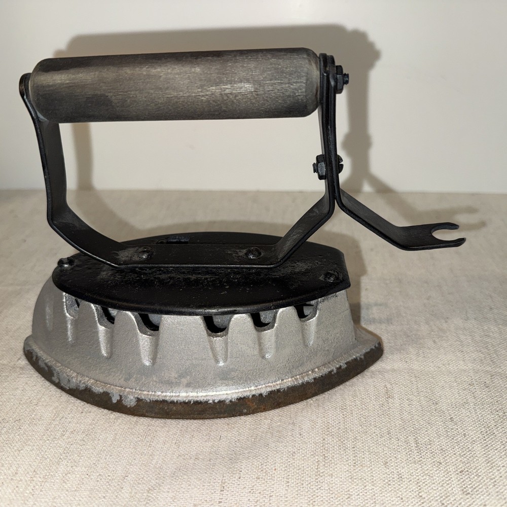 Vintage Sad Iron With Wooden Handle Cast Iron Black/Silver