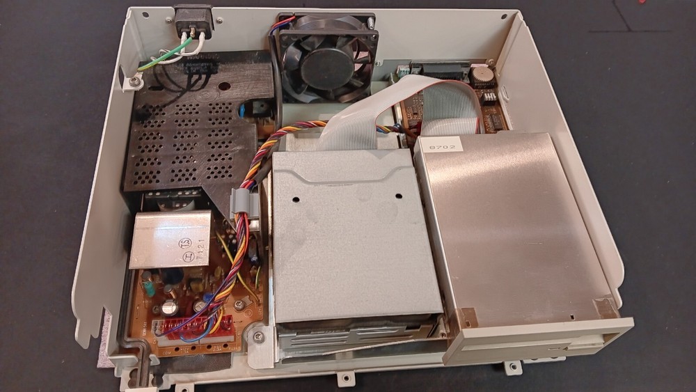 Hewlett Packard 9153A 3.5'' Floppy with 20MB Hard Disk Powers up