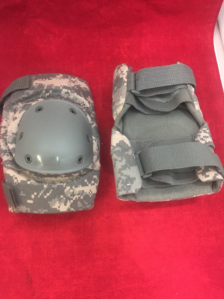 ONE PAIR USGI ACU Digital Camo Medium Knee Pads Poor Condition