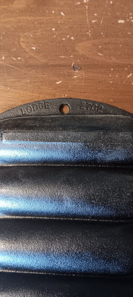2 Lodge Corn Cob Cast Iron Pans