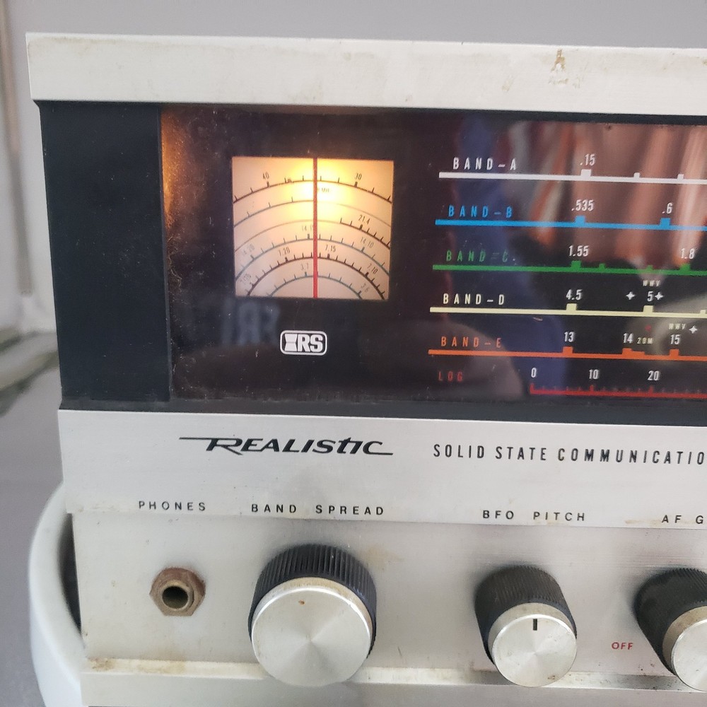 Vintage Realistic DX-160 Solid State Communications Recievers - Tested