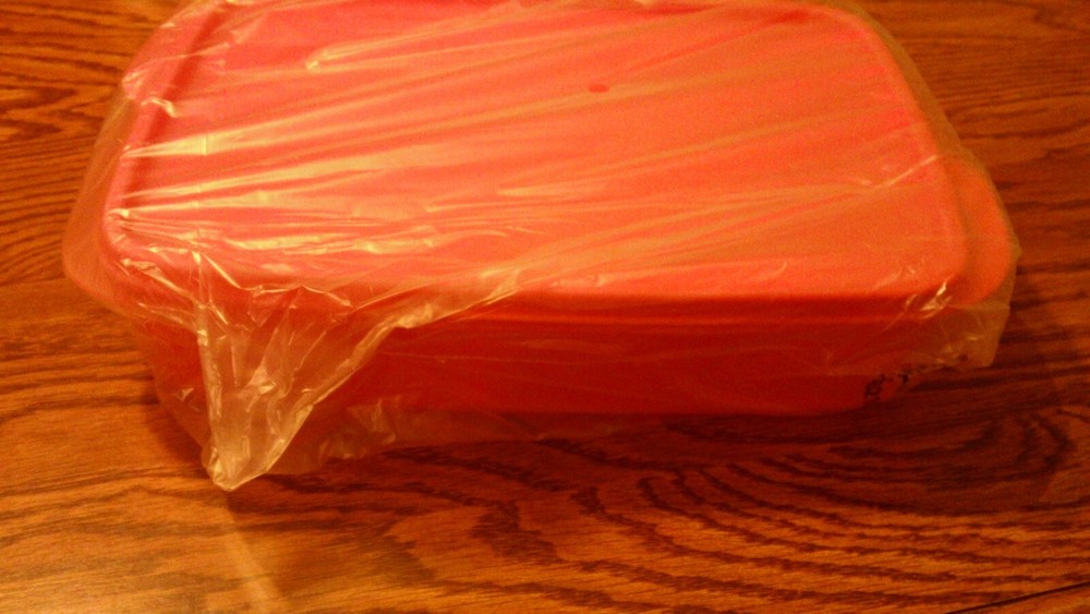 Tupperware Large Lunch It - Coral- NIP