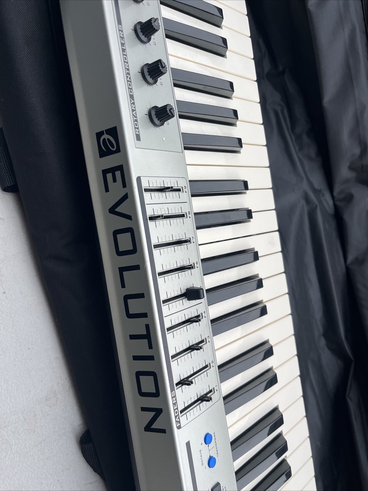 M-AUDIO EVOLUTION MK-449C MIDI Controller -- No Charger— Not Fully Tested