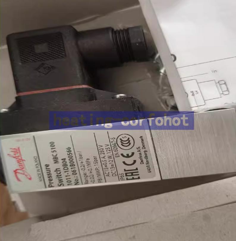 One New Danfoss 061B000566 pressure switch