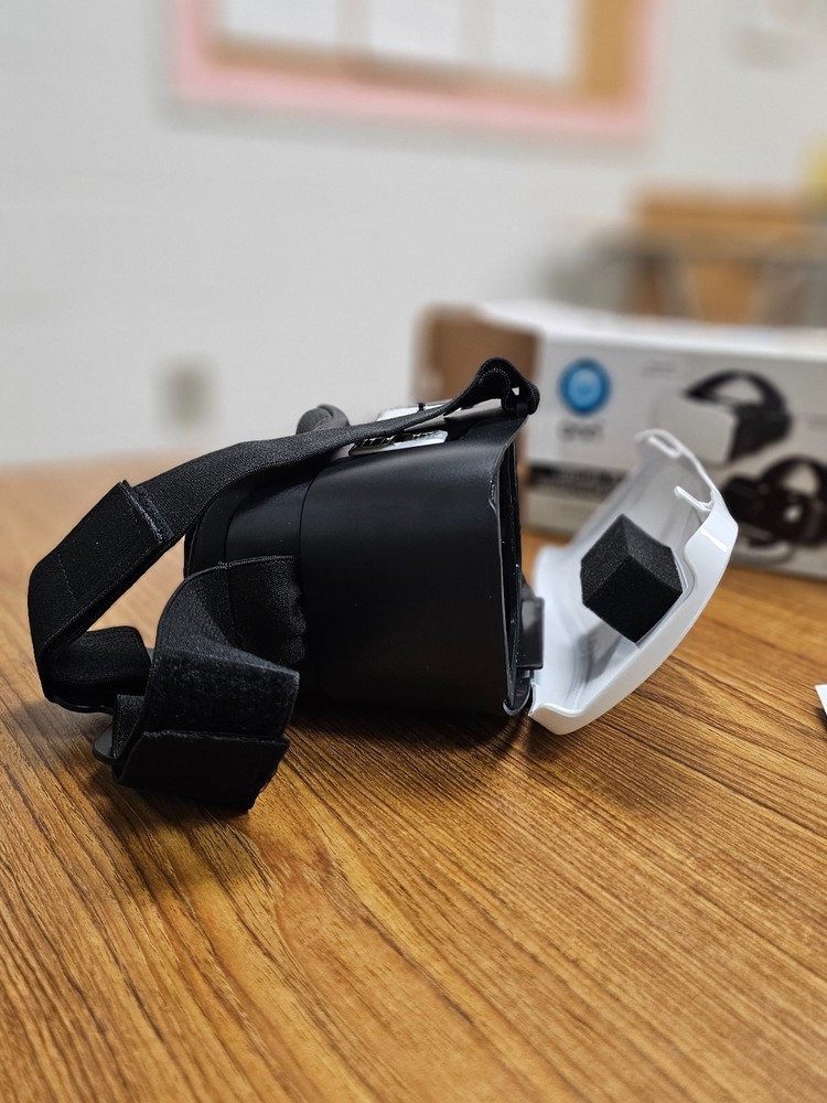 ONN Virtual Reality Smartphone Headset - White