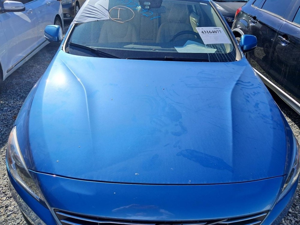 S60 2014 Glove Box 4848861