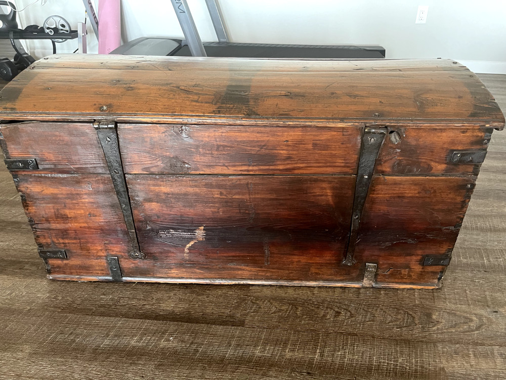 1830 Immigrant Trunk- dome shaped