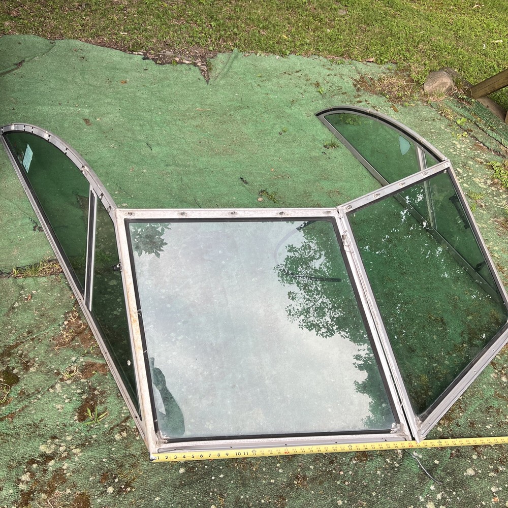 1989 2510 Cruiser Boat Walk Around Windshield